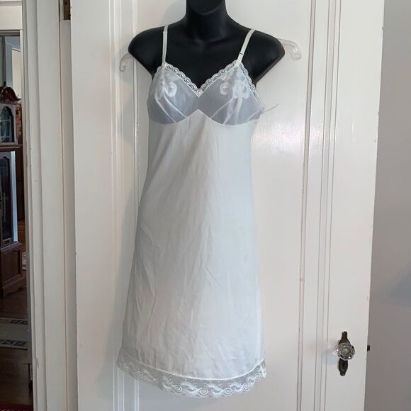 Vtg Vanity Fair cream lace sheer bodice full slip - Picture 1 of 9